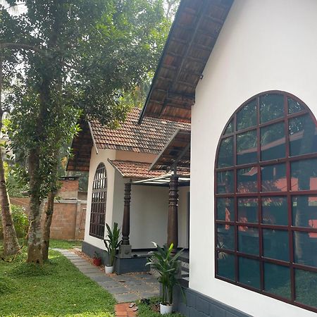 Munroe Plackal Heritage Mundrothuruth Экстерьер фото